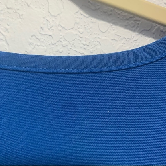 Figs Leon Three Pockets Technical Collection Men’s Blue Short Sleeve Scrub Top - Picture 5 of 6